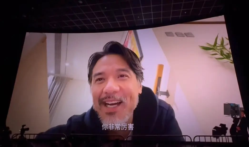 舒淇北京首映搞哭陈坤 冯德伦隔空挺老婆送飞吻