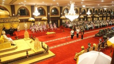 苏丹华诞册封典礼隆重  首轮封赐30名有功人士