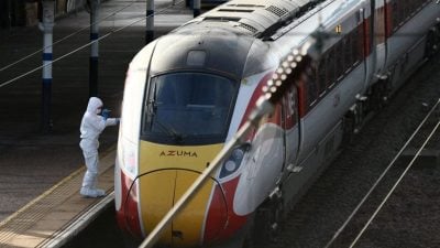 英国火车持刀袭击案  疑犯被起诉十项企图谋杀