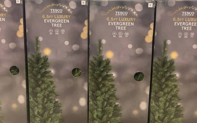 英国特易购将耶诞树改名“常青树” 网友怒轰：愚蠢的觉醒行为