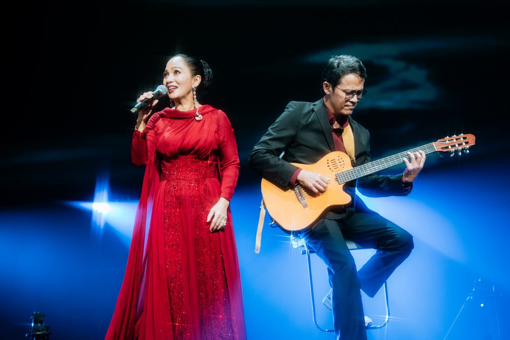 茜拉玛吉开唱半个娱乐圈都来了 歌迷看high一起唱跳