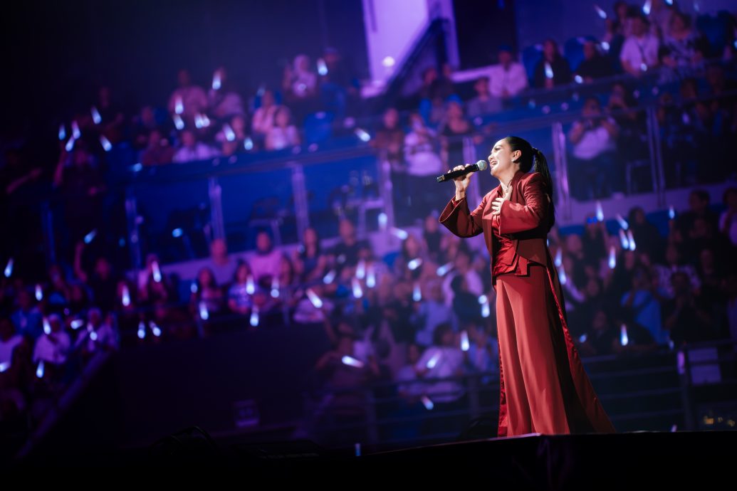 茜拉玛吉开唱半个娱乐圈都来了 歌迷看high一起唱跳