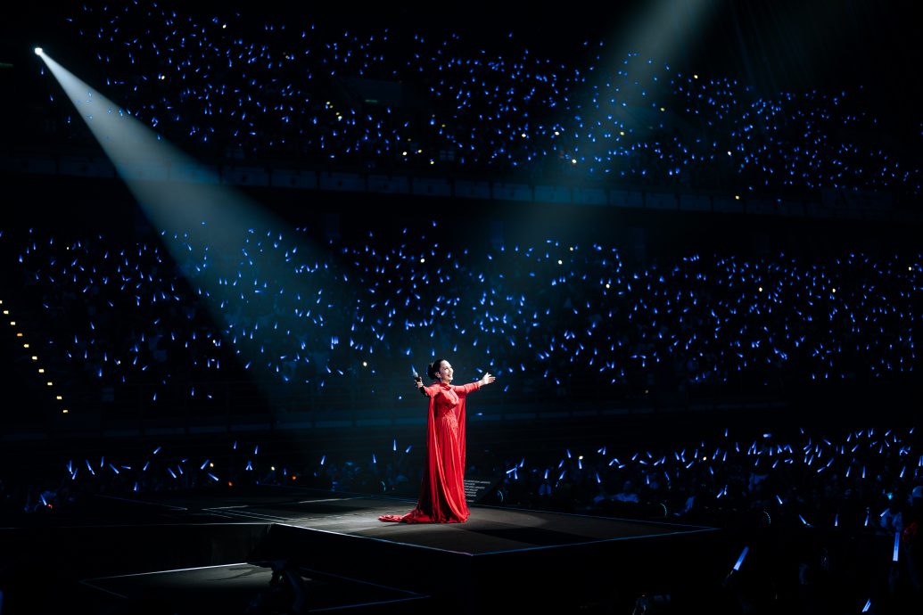 茜拉玛吉开唱半个娱乐圈都来了 歌迷看high一起唱跳