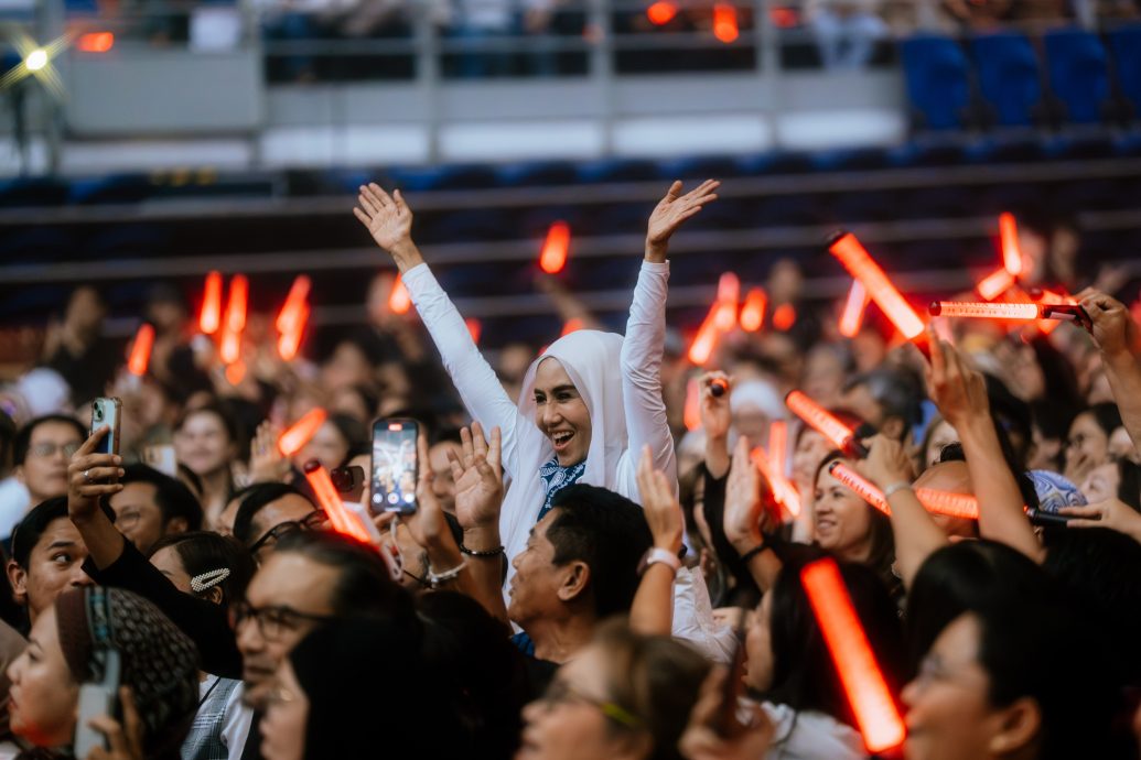 茜拉玛吉开唱半个娱乐圈都来了 歌迷看high一起唱跳