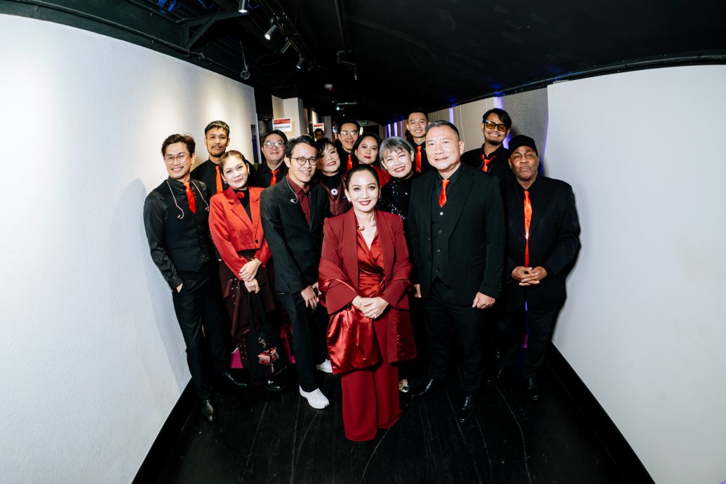 茜拉玛吉开唱半个娱乐圈都来了 歌迷看high一起唱跳