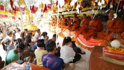 菩萨洞寺庙袈裟供养庆典  各地善信参与法喜充满