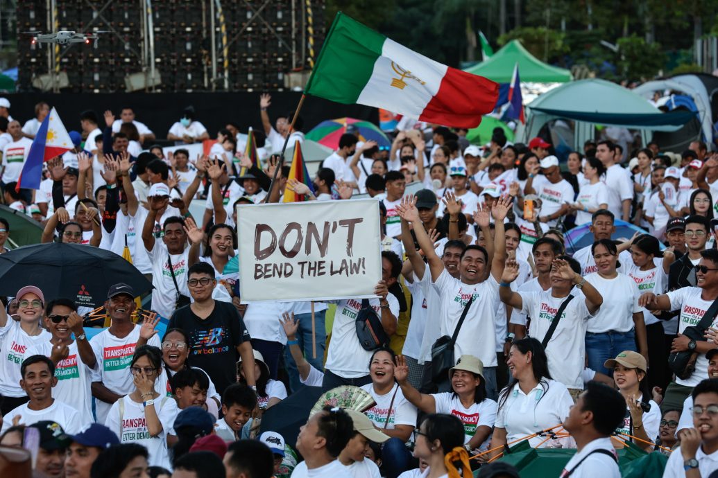 菲律宾百万人反贪示威 军方质疑有外国资助