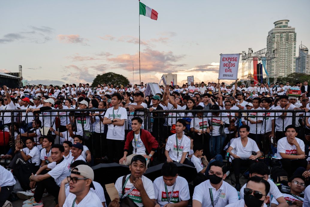 菲律宾百万人反贪示威 军方质疑有外国资助