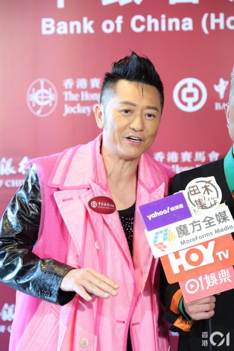 蔡一杰帮忙救火兼报警 获草蜢颁好市民奖