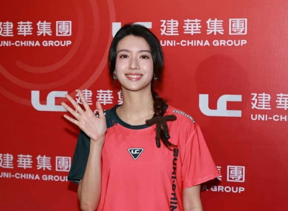 蔡思贝回应离巢传闻 坦承手上已没剧集