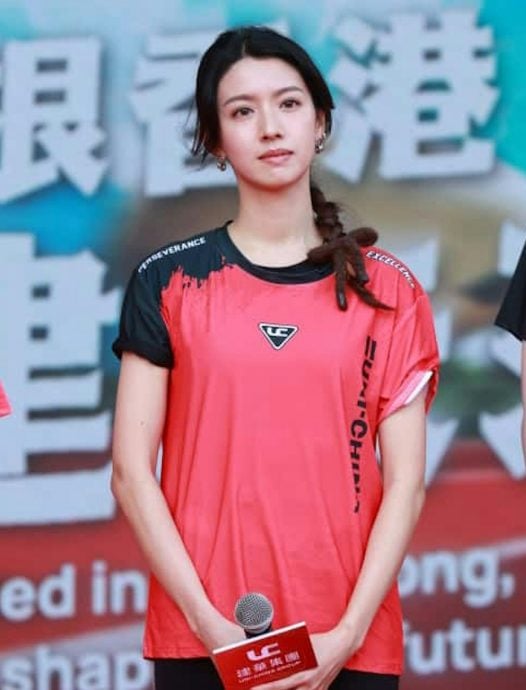 蔡思贝回应离巢传闻 坦承手上已没剧集