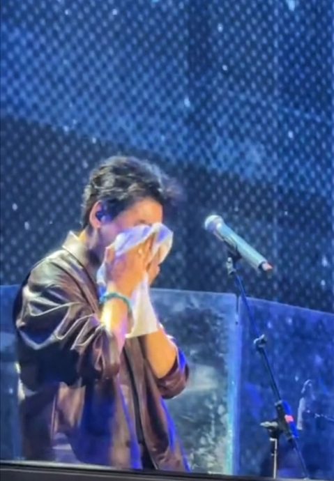 被爆F4巡演“除名”后首露面 朱孝天唱齐秦名曲爆哭