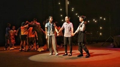 西北孤鸟／“金”曲串烧下的戏剧废墟——论《奋斗》的创作迷思