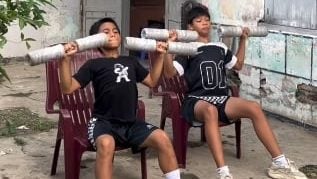 视频 | 回收物变器材 坚持150天训练 3少年“拳王梦”网络爆红