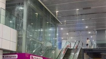 视频|暴雨致KLIA T1天花板漏水 官方：已紧急处理 确保旅客安全！