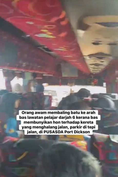 视频|朝校车投掷石块吓哭小学生 网民怒斥鲁莽男子太暴力