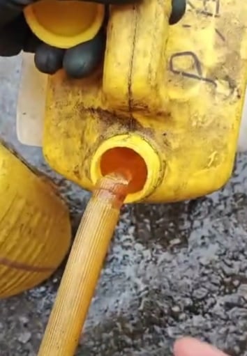 视频|汽油掺水致多辆车抛锚？ 汝来油站紧急关闭引热议