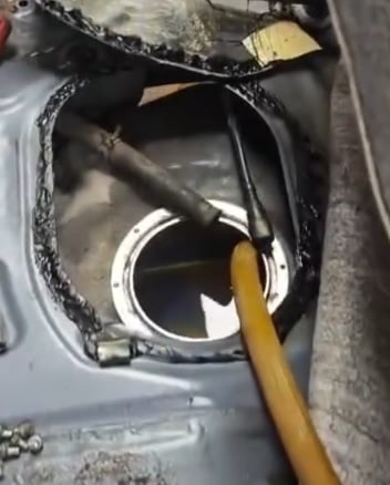 视频|汽油掺水致多辆车抛锚？ 汝来油站紧急关闭引热议