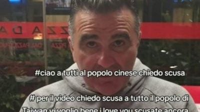 视频| 羞辱台湾游客惹怒网民 意老板连喊“我爱中国台湾”求原谅