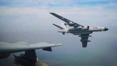 解放军首次派轰炸机编队巡航南海　应对美菲日海上演习