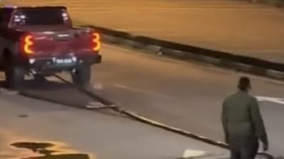 警方开档调查 贼徒用四驱车疑强拉电缆