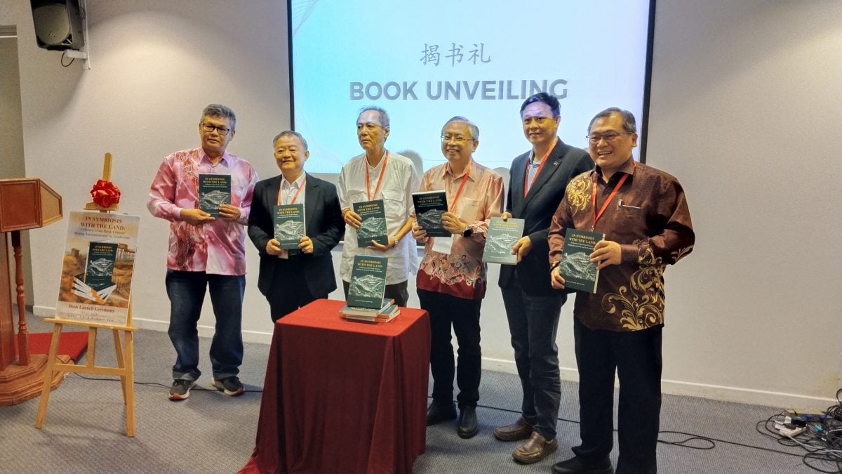 让锡矿文化走向国际 《霹雳华人矿务公会史略及其领袖》英文版正式推介