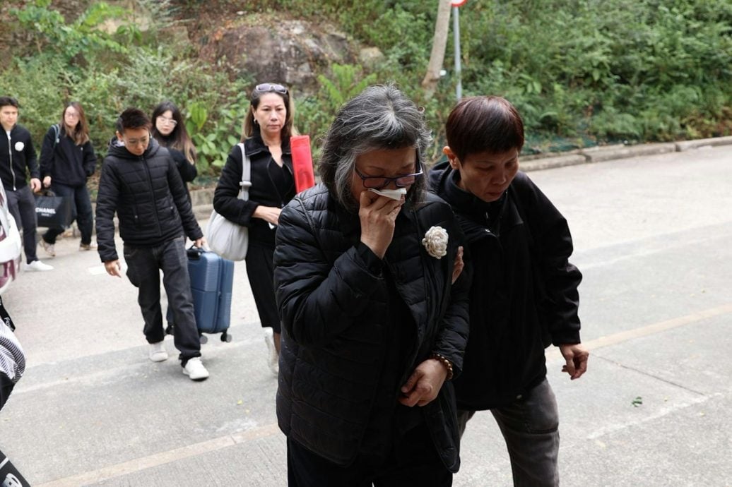 许绍雄出殡佘诗曼强忍泪水 苗侨伟欧阳震华等扶灵送别