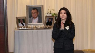 许绍雄灵堂一片花海 爱女许惠菁哽咽送别