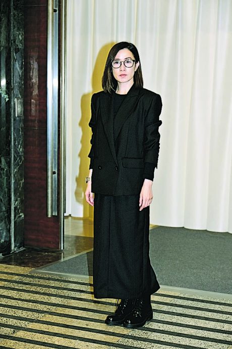 许绍雄设灵｜佘诗曼哭肿眼 苗侨伟张家辉泪忆合作往事　