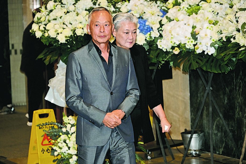 许绍雄设灵｜佘诗曼哭肿眼 苗侨伟张家辉泪忆合作往事　