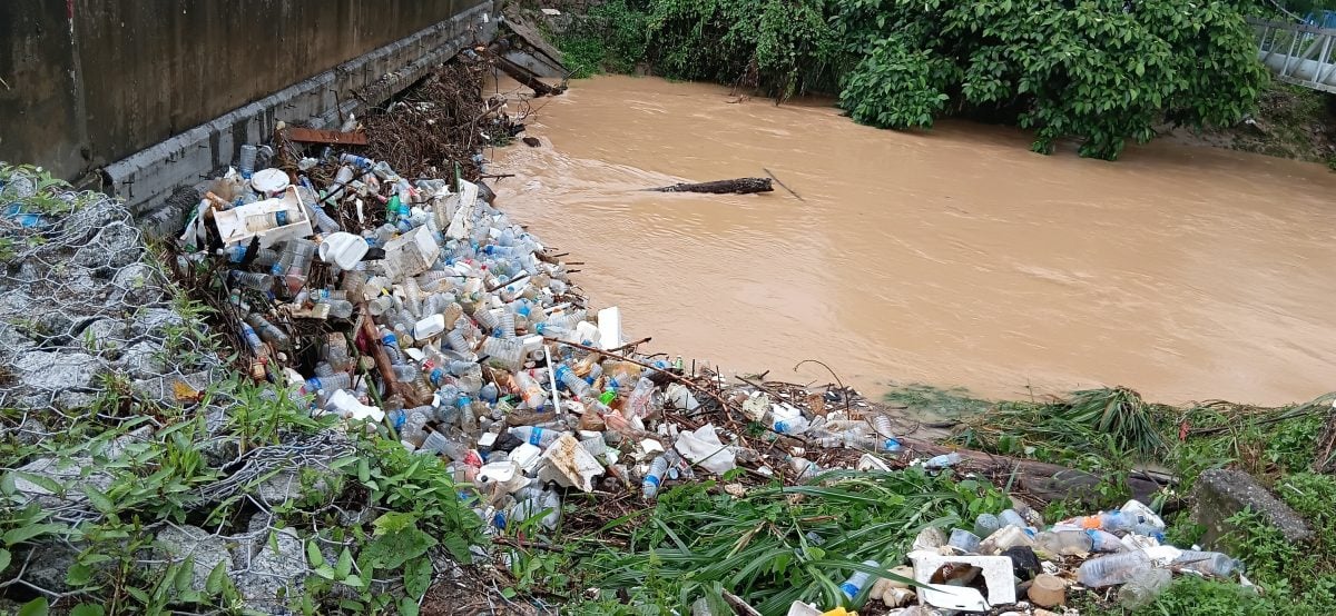请签发-大都会:不堪风雨 煤炭山墙倒/4图