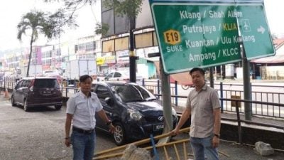 疑遭撞后移位   巨型指示牌恐坍塌