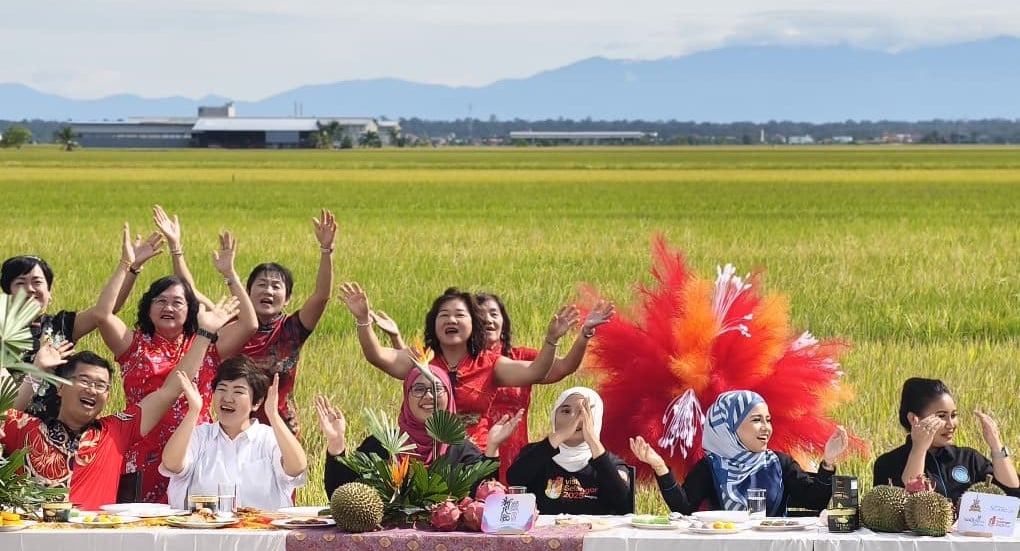 请签发-大都会/雪旅游局与广西电视台录制民歌盛典开镜仪式／6图