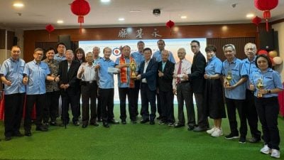 曹观友：槟探讨开源节流   不减华校制度化拨款