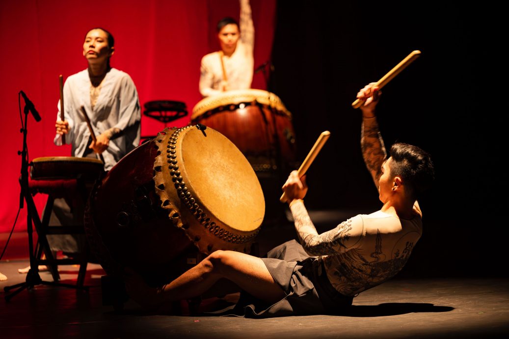 请签发（大都会）HANDS手集团全新力作《Camaraderie 卡玛拉德里》 11月隆重登场／6图（请选下）