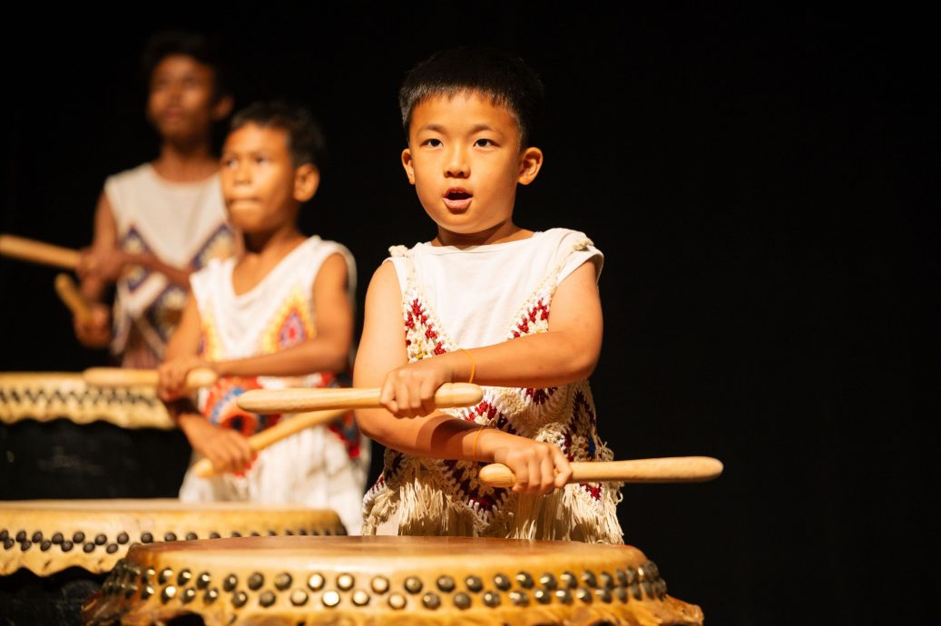 请签发（大都会）HANDS手集团全新力作《Camaraderie 卡玛拉德里》 11月隆重登场／6图（请选下）