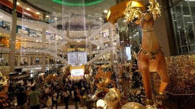 视频 | 璀璨灯饰底层直达顶楼   隆柏威年广场点亮圣诞季