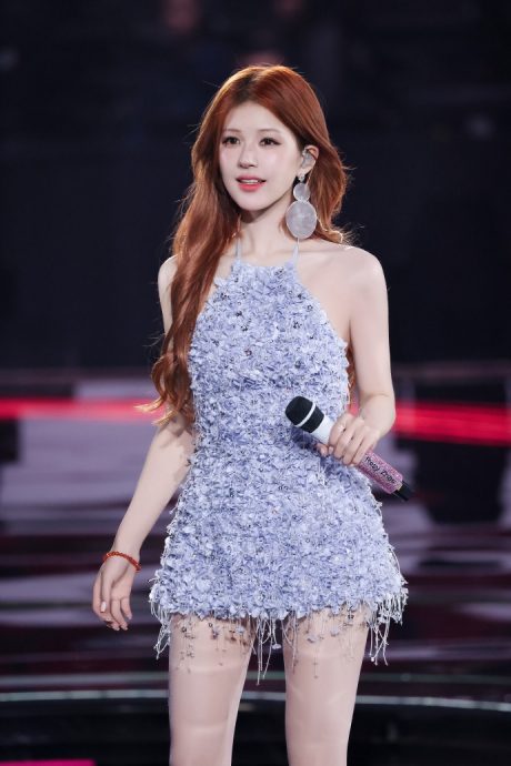 赵露思27岁生日会爆哭 泪吐：以为无法再当演员