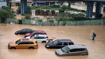 越南中部数十年来最严重洪灾 至少52人死或失踪 损失4.7亿