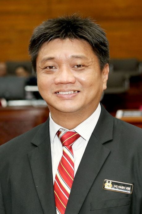 轮胎损坏跌伤可索赔 雨季路坑洞投诉激增 