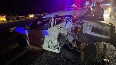 轿车遭休旅车追尾 失控撞分界堤一女子重伤