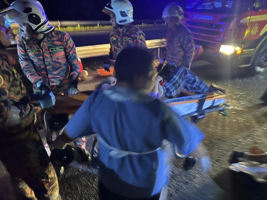 轿车遭休旅车追尾 失控撞分界堤一女子重伤