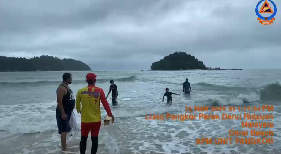 邦咯岛曼绒2海滩升红旗 民防提醒暂停水上活动