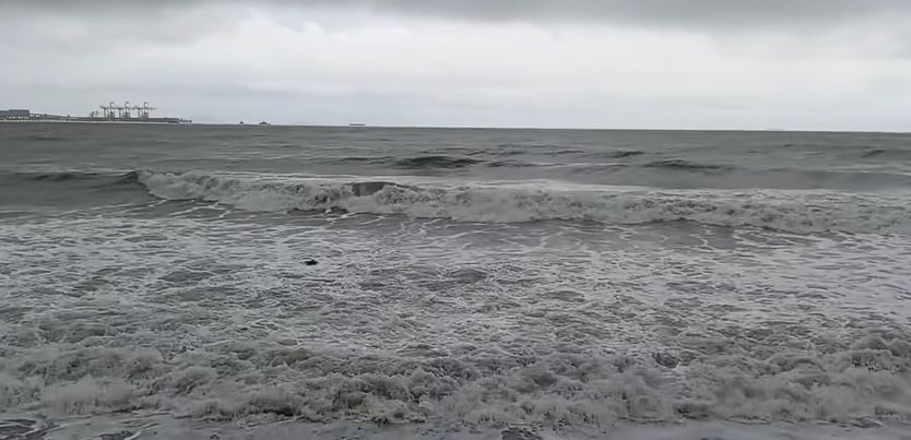 邦咯岛曼绒2海滩升红旗 民防提醒暂停水上活动