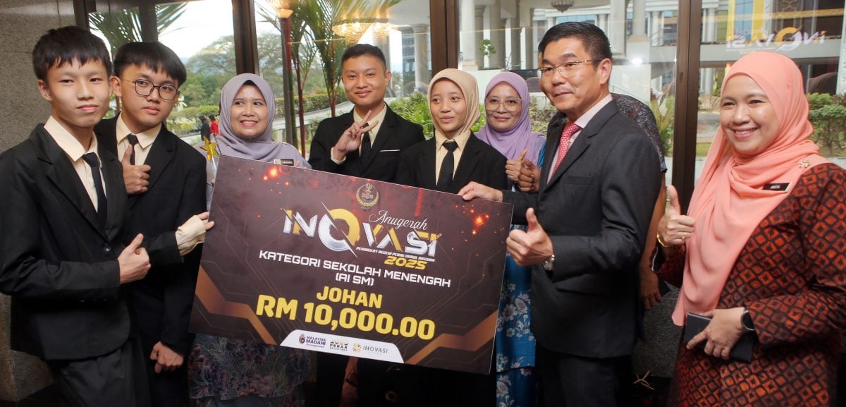 郑国霖:废料污染野草 环境局正鉴定源头并严厉对付