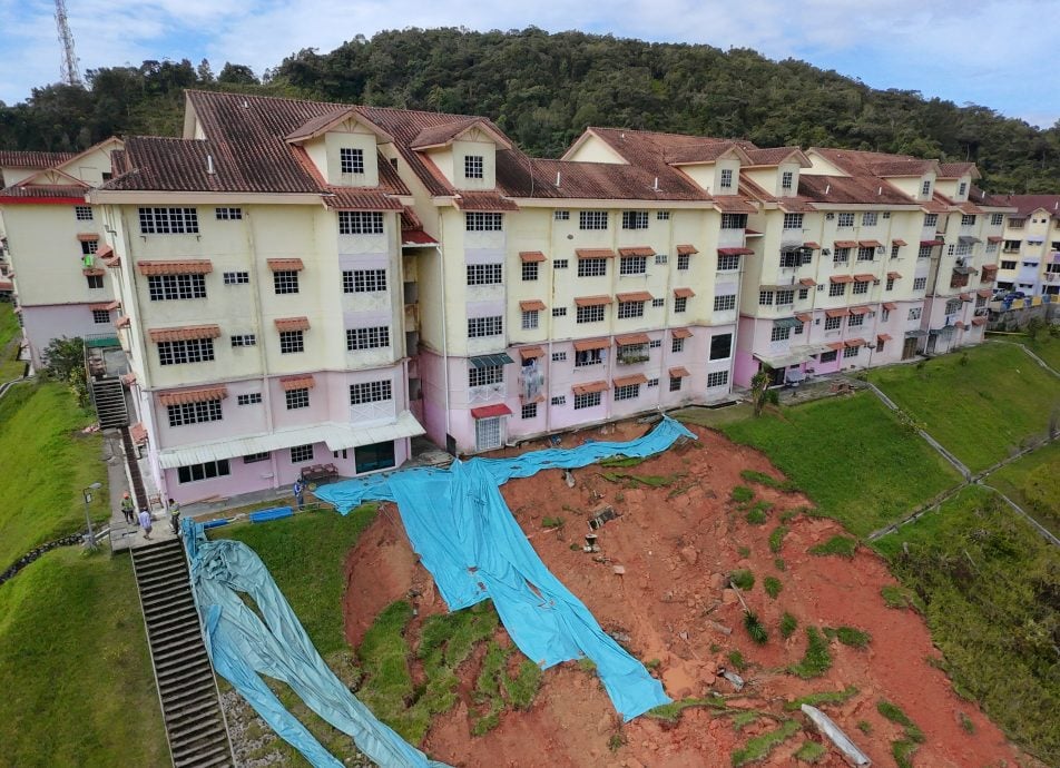 金马仑丹那拉打土崩 道路清理后已重新开放