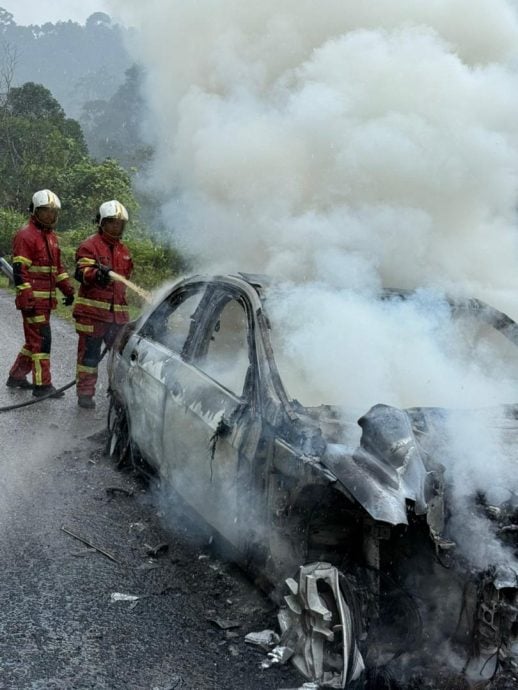 金马仑往新邦波赖路 豪车90%烧毁