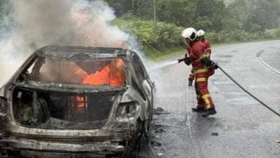 金马仑往新邦波赖路 豪车90%烧毁