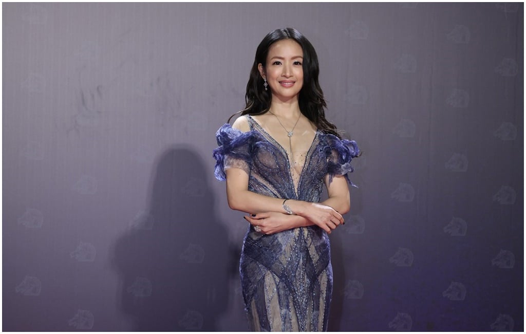 金马奖红地毯|林依晨深V礼服获女儿赞赏 产后无赘肉状态大好