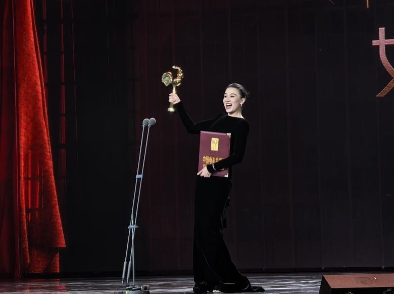 金鸡奖|24岁易烊千玺膺最年轻影帝　当场被催婚害羞结巴回应